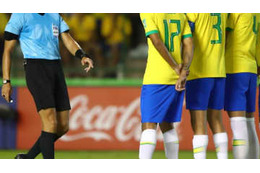本田よ、これがブラジルだ！主審をダマす「身代わり術」がこれ 画像