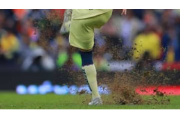 こりゃアカン…枠の外し方が斜め上をいく「PK大失敗」がこれ 画像