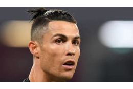 35歳ロナウド、NIKEから貰った特別Air Maxがすごい！ロゴがありえねぇ 画像