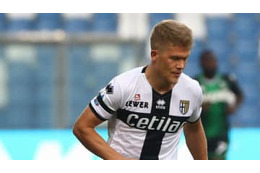 パルマFWの神対応が話題！「シュートがビール直撃」場面がこれ 画像