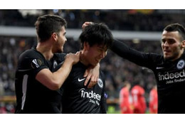 衝撃3ゴールの鎌田大地、冷静すぎる「マイクロループ弾」がこれ 画像