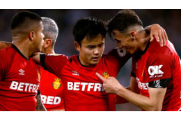 久保建英、1G1Aの大暴れ！「味方との歓喜爆発シーン」がこれ 画像