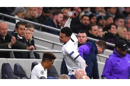 デル・アリ、交代でブチ切れ！「ベンチでの荒らぶりシーン」がこれ 画像