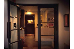 小籠包の店に入ると、やっと入り口に辿り着く！銀座で人気の隠れ家鮨を発見 画像