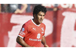 大物すぎる！途中交代の選手が「ベンチで寝る」場面がこれ 画像