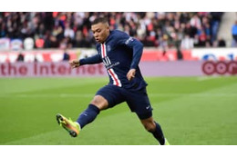 エムバペがやった「股抜き2連発の超ドリブル」が超人的すぎる 画像