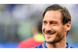 43歳の王子トッティがまたやった！格が違う「魔法FK」がこれ 画像