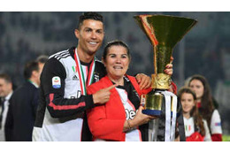 ロナウド、脳卒中の母を見舞う…「4時間」でイタリアへとんぼ返り 画像