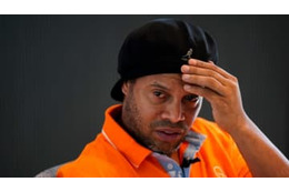 逮捕で獄中生活のロナウジーニョ、保釈拒否される 画像