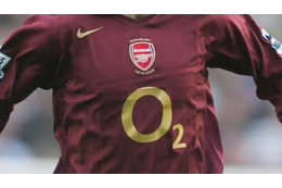 日本のNTTも！「携帯電話スポンサー」のサッカーユニフォーム8選 画像