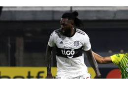 アデバヨール、リベルタでの「ヤクザキック一発退場」がすごい 画像