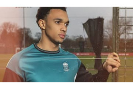 南野のリヴァプール、最新レトロコレクションを発表！注目は「エンブレム」 画像