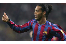 逮捕のロナウジーニョ、選手時代を「かっこいいユニフォーム姿」で振り返る 画像