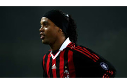 40歳ロナウジーニョ、ユヴェントス戦を沈めた「神パスゴール」がこれ 画像