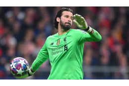 リヴァプールGKアリソンがロナウド化した「鬼すぎる強肩」がこれ 画像