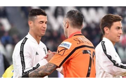 ロナウド、ユニ交換の約束を破った…41歳GKが明かす「負けず嫌いエピソード」 画像