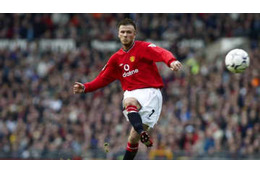 ウルフ時代のベッカムがやった！曲がり方が異次元の「伝説シュート」がこれ 画像