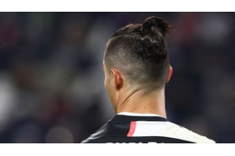 年収110億円のロナウド、バリカンでの自宅カットがこれ 画像