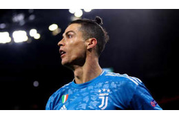 ロナウド、故郷で「坂道ダッシュ」する 画像