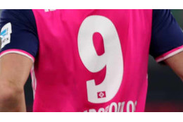 サッカー史上に残る奇妙な「背番号9」だった3人の猛者 画像