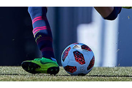 車椅子のスーパーおばあちゃんが大人気！すごいキック精度がこれ 画像