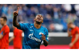 愛猫もビビる！元バルサFWマウコンに届いた「仰天の空中配達」がこれ 画像