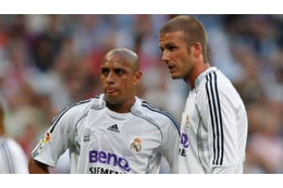 悪魔の左足！ロベカルが「ペナルティエリア内」で時速144キロのFKを蹴るとこうなる 画像