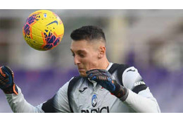 アタランタGK、ベッドの卵に頭から突っ込む 画像