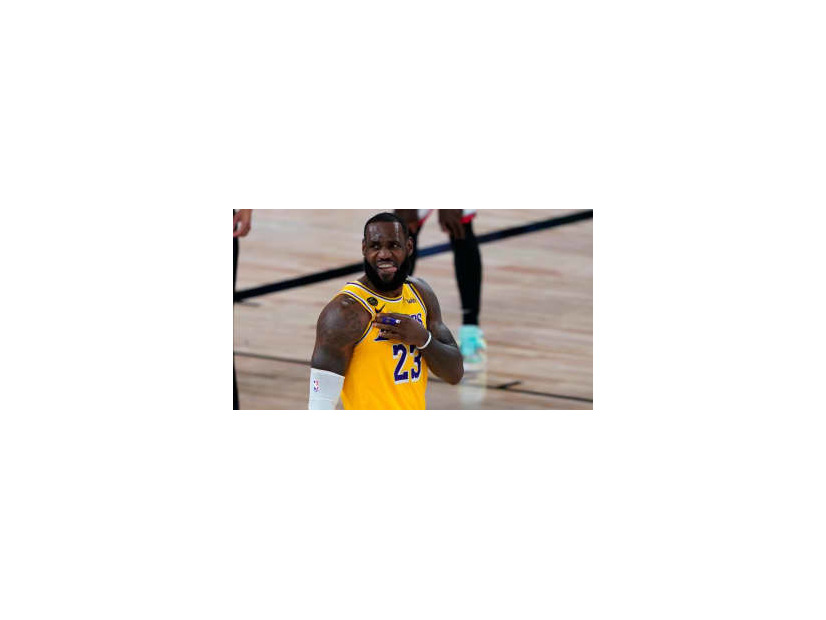 リヴァプールのNIKE新ユニ、レブロン・ジェームズが着るとこうなる