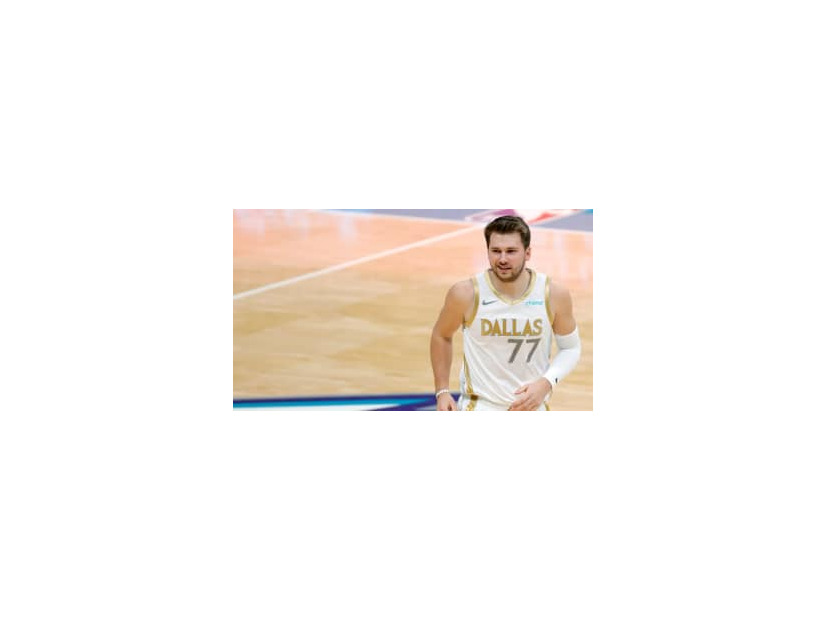 こりゃすげぇ！元レアル・マドリーのNBAスター、足での「神トラップ」がうますぎる