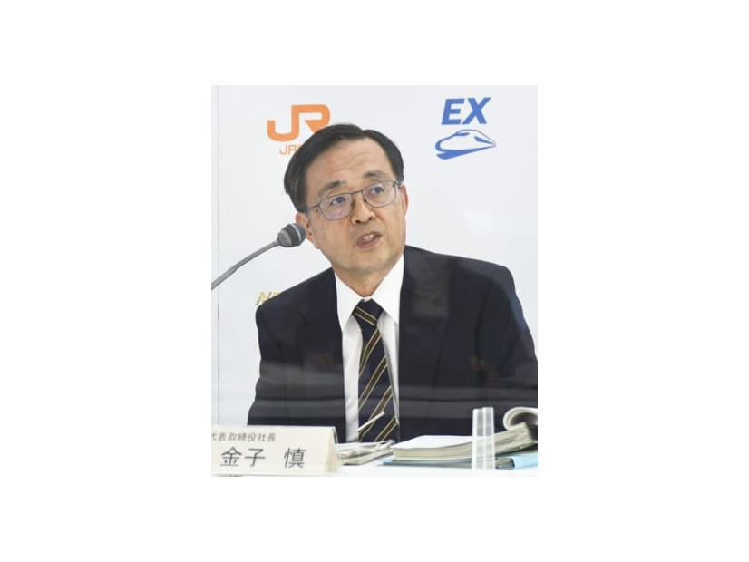 11月、記者会見するJR東海の金子慎社長＝名古屋市