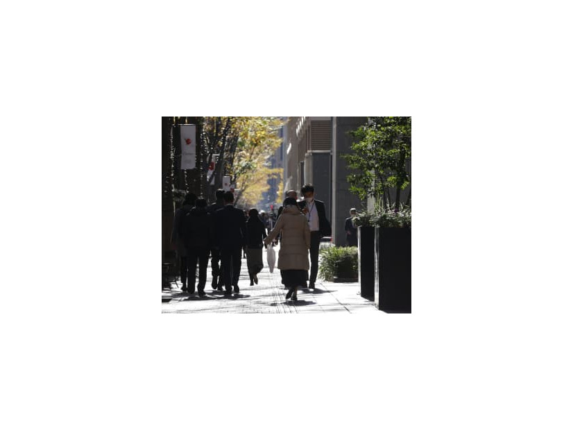 東京・丸の内のオフィス街＝2021年12月