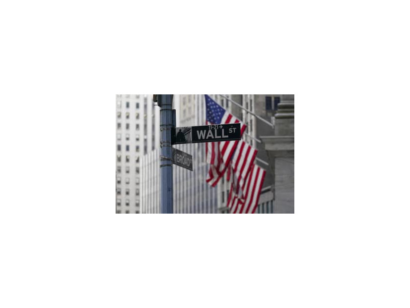 ニューヨーク・ウォール街の標識（AP＝共同）