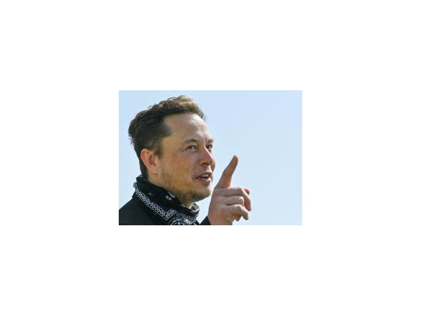 テスラのマスクCEO＝2021年8月、ベルリン郊外（ロイター＝共同）