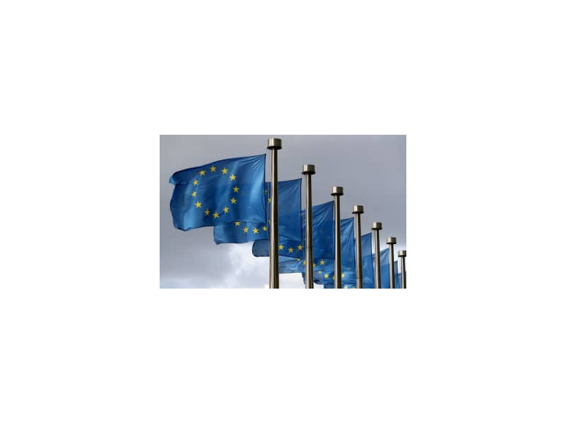 欧州連合（EU）本部にはためく旗＝ブリュッセル（ロイター＝共同）