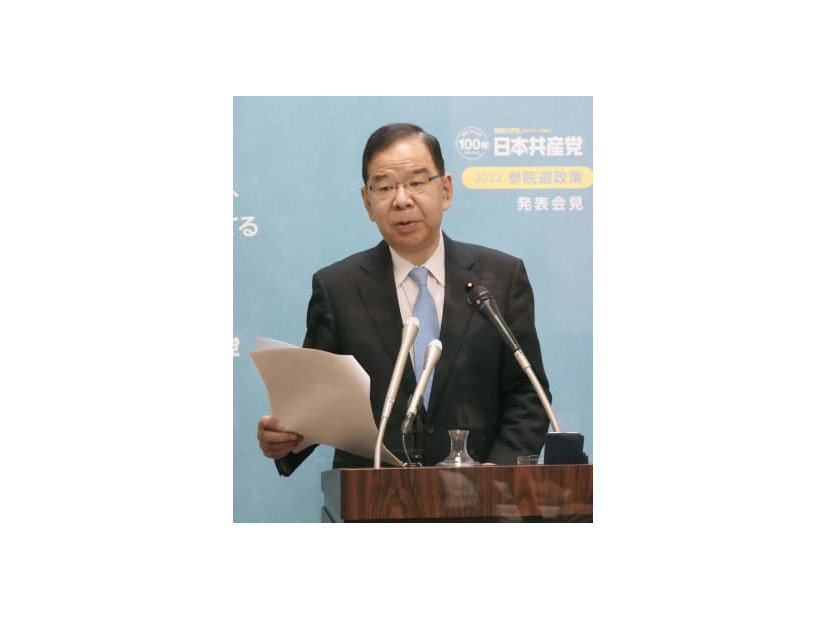 参院選の公約を発表する共産党の志位委員長＝8日午後、国会