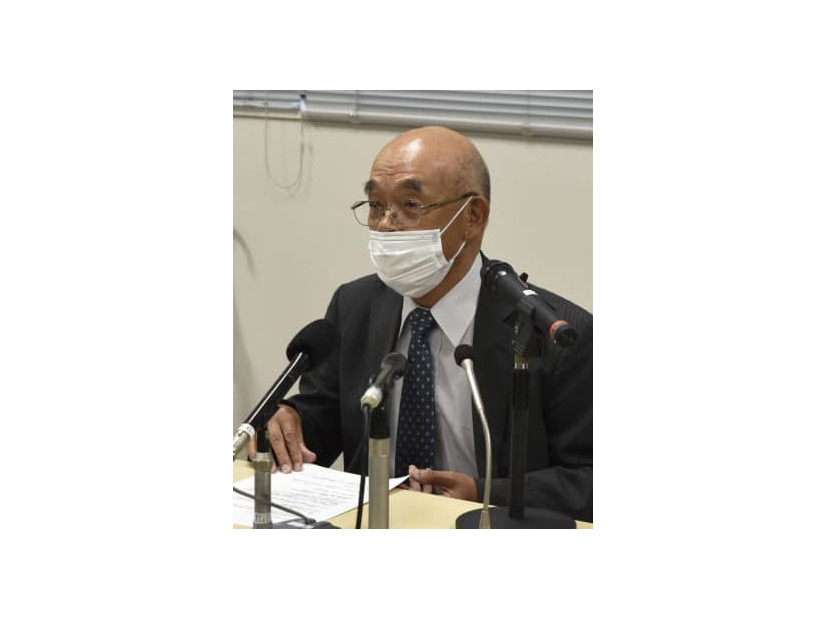 記者会見する広島県原爆被害者団体協議会の佐久間邦彦理事長＝14日午後、広島市