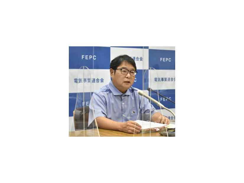 記者会見する電気事業連合会の池辺和弘会長＝15日午後、東京都千代田区