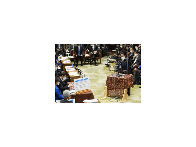 衆院予算委で、旧統一教会問題を巡る質問に答える岸田首相＝18日午後
