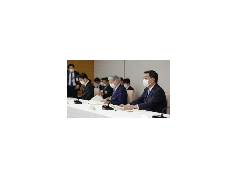 農林水産物・食品の輸出拡大に向けた関係閣僚会議であいさつする松野官房長官（右端）＝5日午後、首相官邸