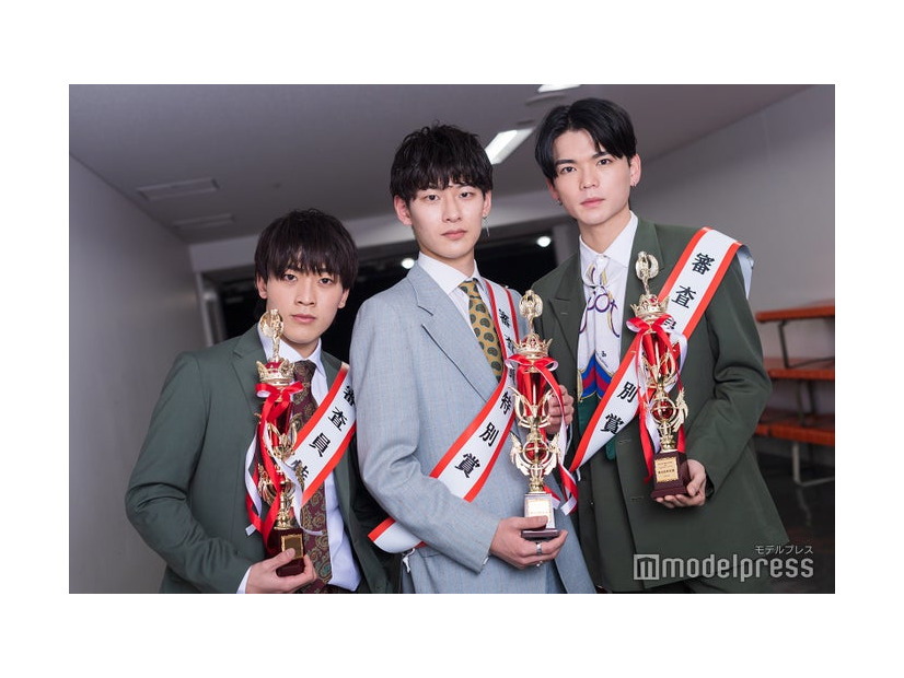 「MR OF MR CAMPUS CONTEST 2023」審査員特別賞／左から：堀士真之佑、大窪謙志郎、柏木智貴（C）モデルプレス