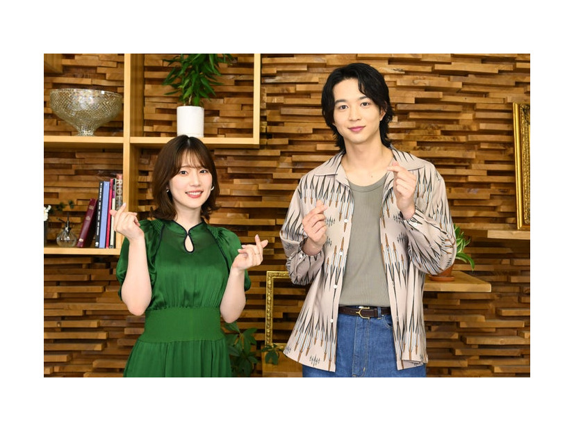 （左から）内田真礼、鈴木仁（C）TBS