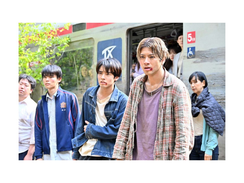 日向亘、赤楚衛二、山田裕貴「ペンディングトレイン―８時２３分、明日　君と」第6話より（C）TBS