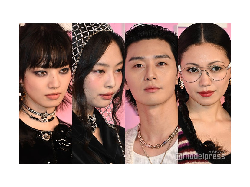 「2022／23年 メティエダール コレクションCHANEL-DAKAR」に登場した小松菜奈、ジェニー、パク・ソジュン、二階堂ふみ（C）モデルプレス