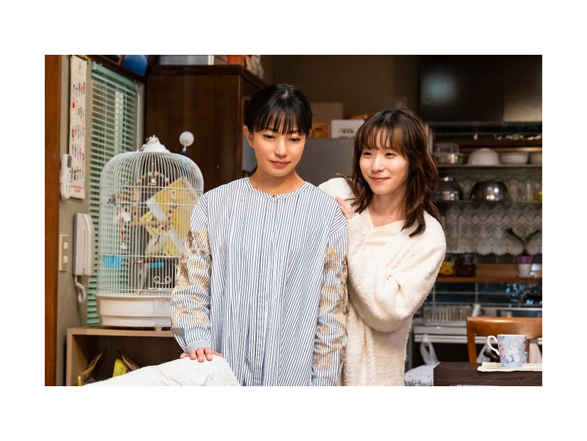 菅野美穂、松岡茉優「ゆりあ先生の赤い糸」第4話より（C）テレビ朝日