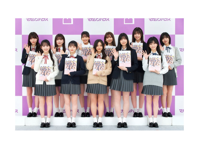 乃木坂46・5期生／（後列左から）岡本姫奈、小川彩、奥田いろは、菅原咲月、冨里奈央、中西アルノ（前列左から）一ノ瀬美空、川崎桜（※「崎」は正式には「たつさき」）、井上和、五百城茉央、池田瑛紗（C）「乃木坂46 5期生写真集 あの頃、乃木坂にいた」マガジンハウス刊