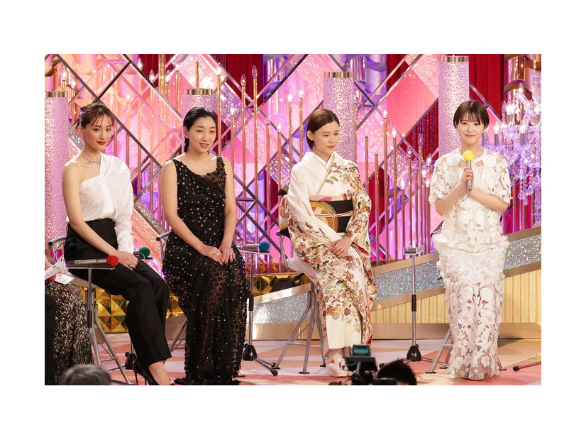 綾瀬はるか、安藤サクラ、杉咲花、浜辺美波（C）日本アカデミー賞協会