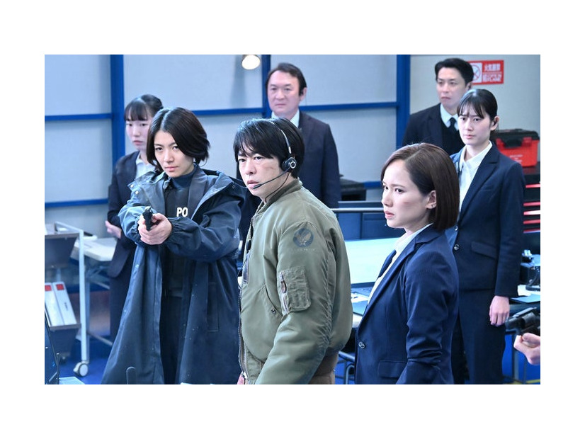 瀧内公美、櫻井翔、ソニン「新空港占拠」第9話より（C）日本テレビ