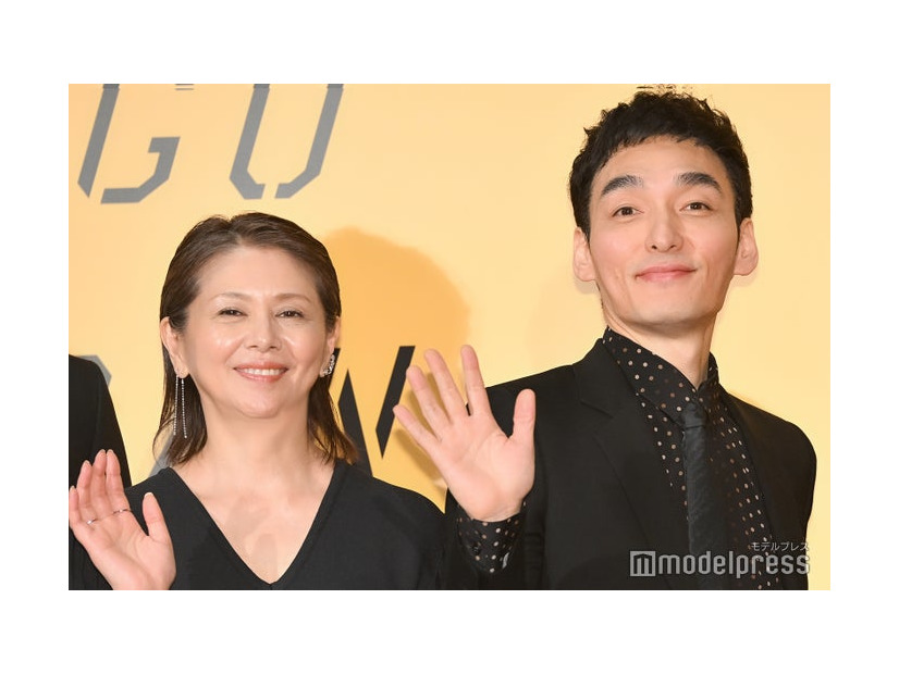 映画「碁盤斬り」の完成披露舞台挨拶に出席した小泉今日子、草なぎ剛（C）モデルプレス