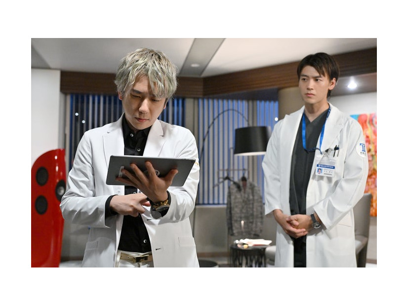 二宮和也、竹内涼真「ブラックペアン シーズン２」第3話より（C）TBS